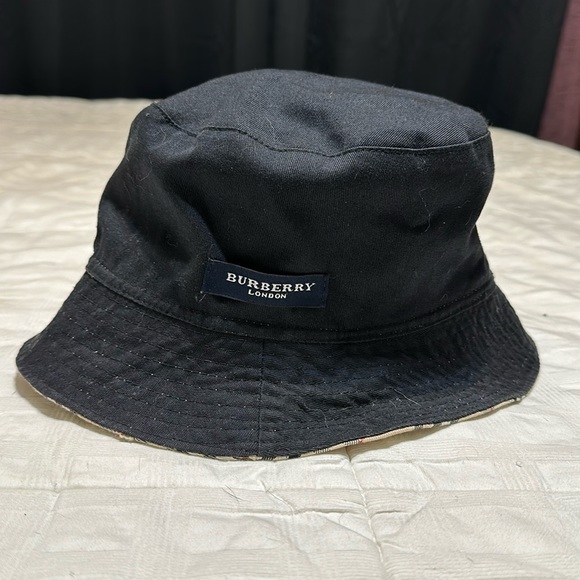 Burberry Reversible Bucket Hat - Picture 1 of 2